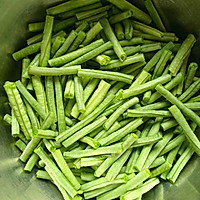 Illustration of how to make steamed noodles with beans and tomatoes 1