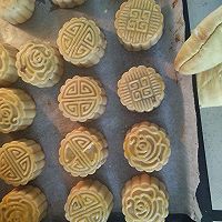 Illustration of how to make mooncakes with five kernel fillings 12