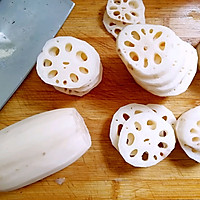 Illustration of how to make fried lotus root cake (lotus root box), a special snack in Jiangnan 1