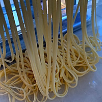 Illustration of how to make handmade noodles with zero added strength 8