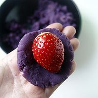 Recipe for low-fat healthy dessert [Purple Sweet Potato Strawberry Daifuku] Illustration 10