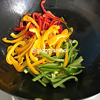 Illustration of how to stir-fry colored peppers to add bright colors to spring 7