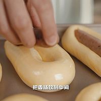 Illustration of how to make delicious sausage bread 31