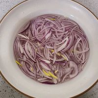 #lightfoodseasonHowtoEat#Soy Mixed Onion Shreds Illustration 2