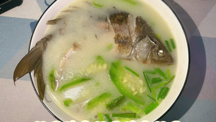 Crucian carp and loofah soup