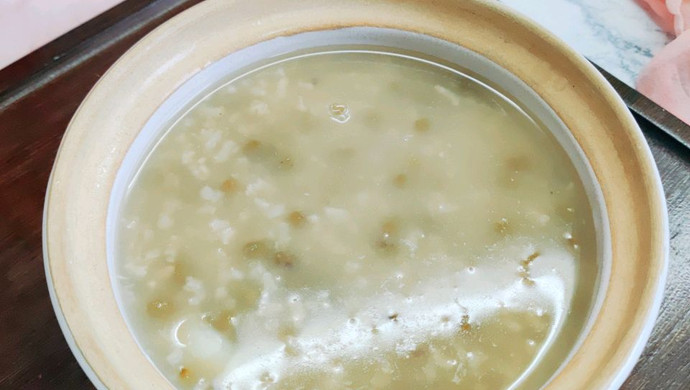 Healthy and nutritious mung bean porridge