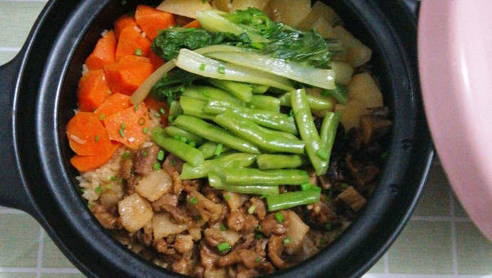 Potato and pork belly claypot rice