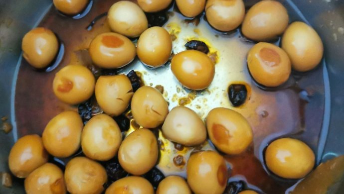 Braised quail eggs