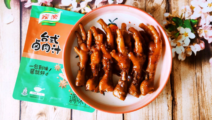 Taiwanese Braised Chicken Feet