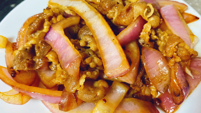 Stir-fried lamb rolls with onions