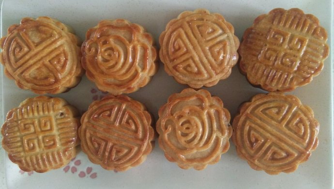 Five-nut stuffed mooncakes