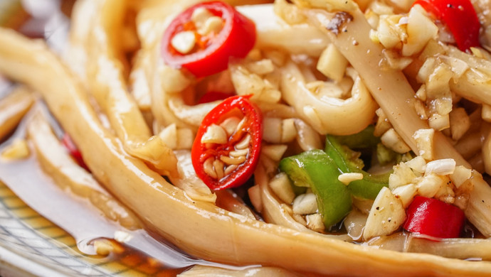 Cold hand-shreded king oyster mushrooms