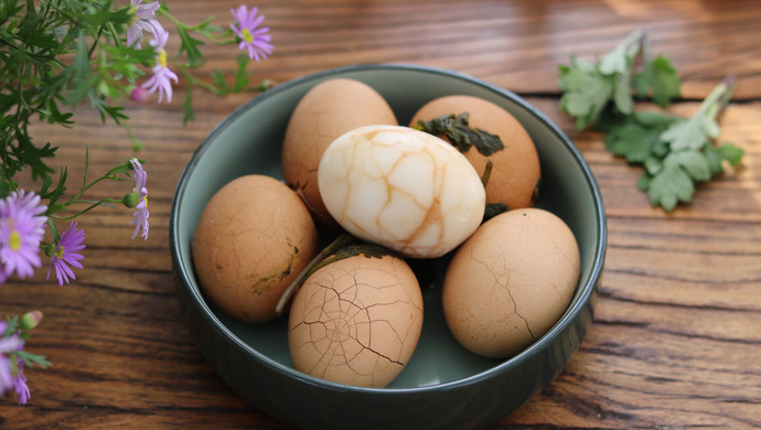 During Qingming Festival, girls must eat Ai-flavored tea eggs to ward off the cold and warm the pala