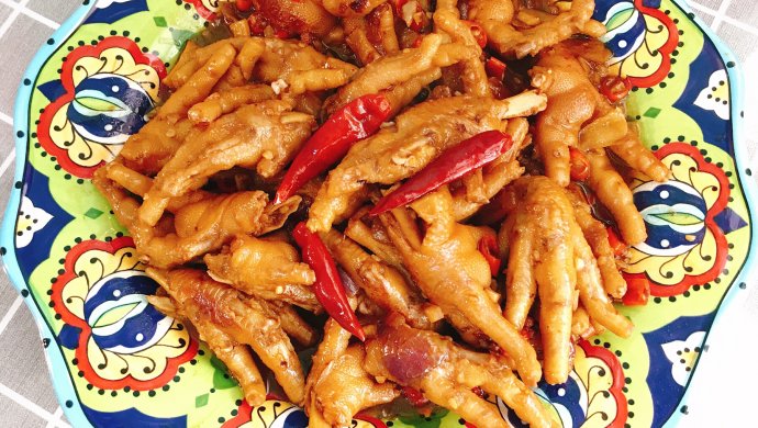 Spicy fried chicken feet