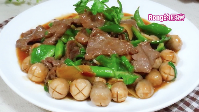 Stir-fried beef with straw mushroom and abalone sauce