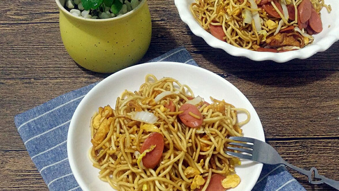 Stir-fried hot dry noodles