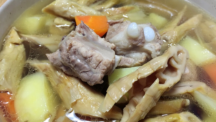 Dried Bamboo Shoots and Pork Ribs in Claypot