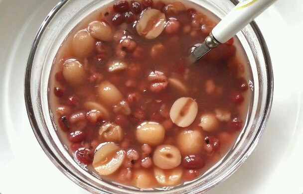 Red bean, barley and lotus seed porridge