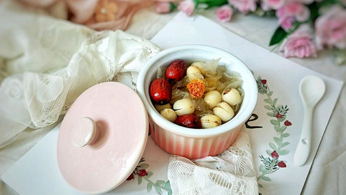 Red Dates, Tremella and Lotus Seed Soup