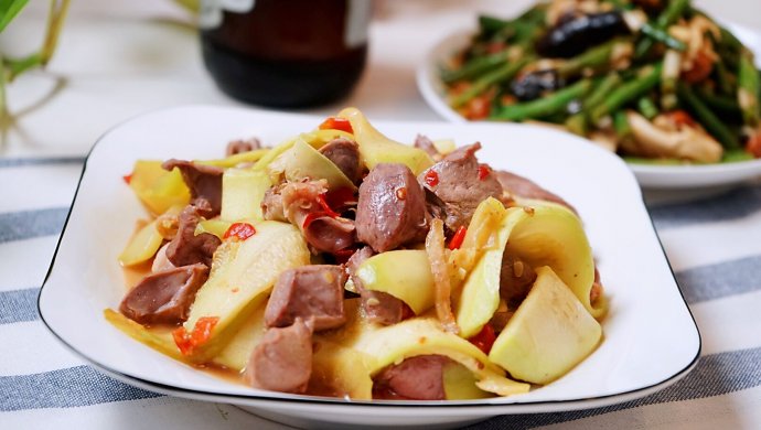 Stir-fried pork heart and melon