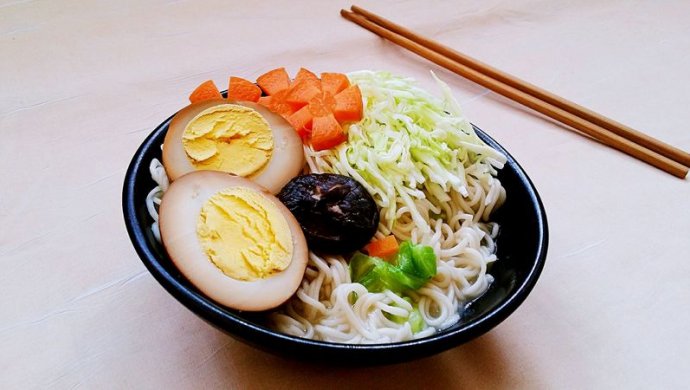 Braised egg noodle soup