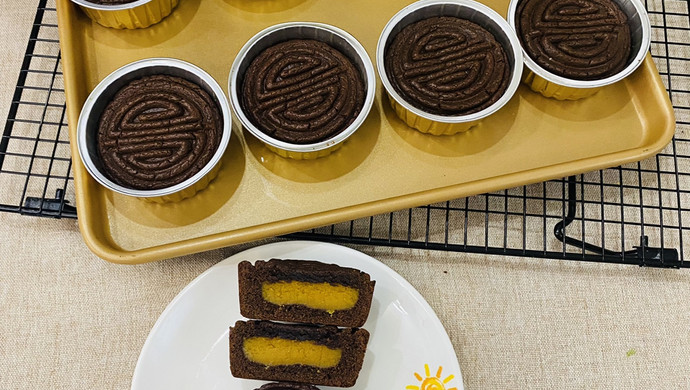 Chocolate egg mooncake