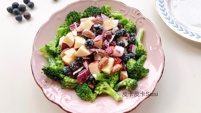 Summer Fat-Reduced Blueberry Broccoli Yogurt Salad