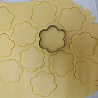 Illustration of how to make sunflower cookies 6