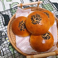 Illustration of how to make classic red bean breakfast buns 14