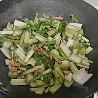 Stir-fried shredded pork with green pepper and celery (six dishes and one soup, banquet dish, Illustration of how to make it (Jiangsu and Zhejiang version) 9