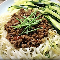 The noodles covered with minced meat in sauce are really amazing ! I really want to have one bite after another. It’s so enjoyable. Illustration of how to make it 5