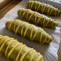 Illustration of how to make matcha butter caterpillar bread 8