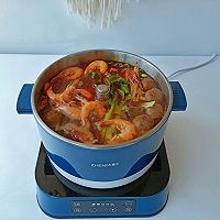 Illustration of the family version of seafood meatball hot pot 9