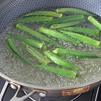 Summer table darling eats two things/okra stewed eggs/ Illustration of how to make boiled okra 3