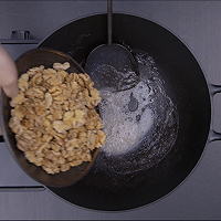 Illustration of frosting walnuts to give your brain a taste of sweetness 6