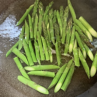 Illustration of how to make fried asparagus with chicken breast 3