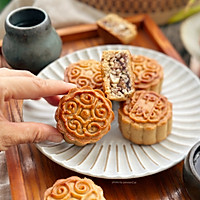 # Mid-Autumn Festival can still be spent like this#luxury version of Cantonese rose Five-nut mooncake recipe illustration 29