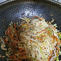 Shredded Pork Fried Noodles - Illustration of how to make a delicious dinner for lazy people 11 