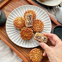 # Mid-Autumn Festival can still be spent like this#Deluxe version of Cantonese rose Five-nut mooncake recipe illustration 27