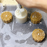 # Mid-Autumn Festival can still be spent like this#Deluxe version of Cantonese rose Five-nut mooncake recipe illustration 18