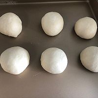 Illustration of how to make classic red bean breakfast buns 7