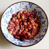 Illustration of how to make dragon fruit with coconut milk, beans and rice 2