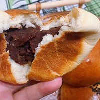 Illustration of how to make classic red bean breakfast buns 17