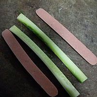 Illustration of how to make ham and cucumber sushi 2