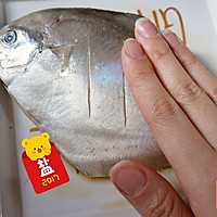 Lemon Pan-fried Pomfret·Illustration of how to make fish every year 4