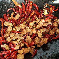 Illustration of Northeastern New Year's Eve rice + stir-fried diced chicken with dried chili 5