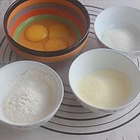 Illustration of how to make egg yolk milk powder biscuits 1