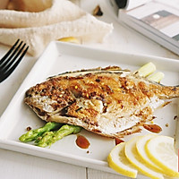 Lemon Fried Pomfret·Illustration of how to make fish every year 13 