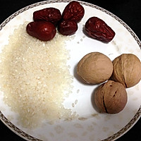 Illustration of how to make red dates and walnut rice paste 1