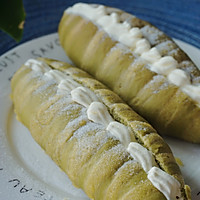 Illustration of how to make matcha cream caterpillar bread 12